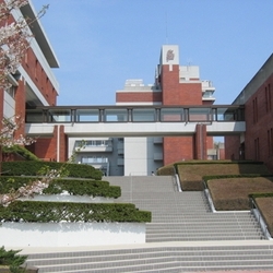 東京薬科大学